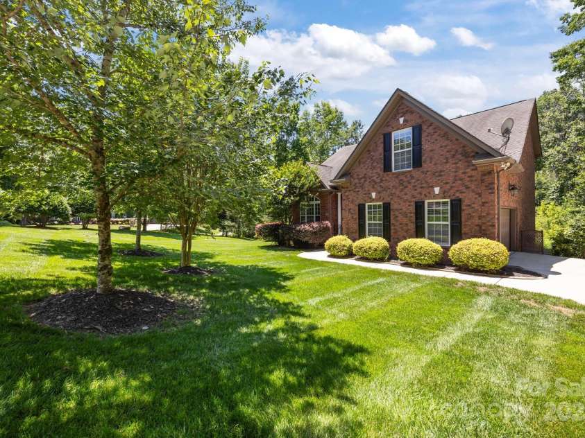 254 Streamside Place, Mooresville, NC 28115.  MLS# CAR4214297, YatesRealty ID 14088. 