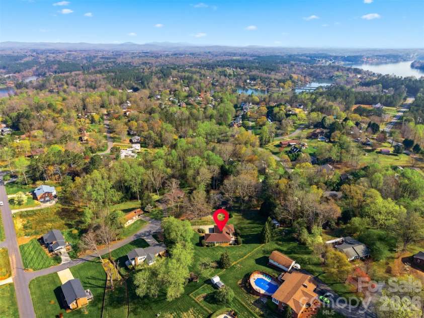 5523 Pine Lake Court, Hickory, NC 28601.  MLS# CAR4360684, YatesRealty ID 14090. 