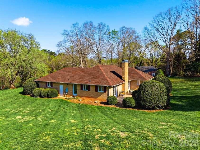 5523 Pine Lake Court, Hickory, NC 28601.  MLS# CAR4360684, YatesRealty ID 14090. 