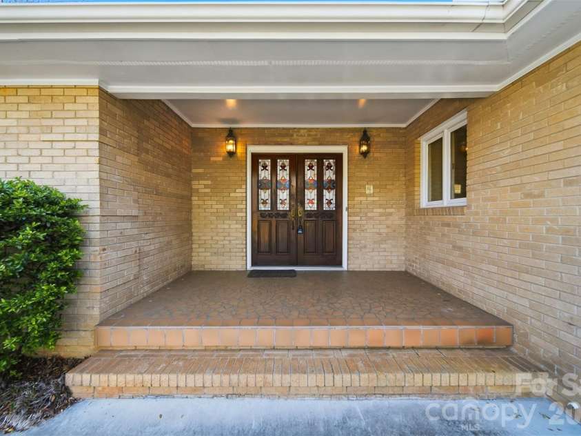 5523 Pine Lake Court, Hickory, NC 28601.  MLS# CAR4360684, YatesRealty ID 14090. 