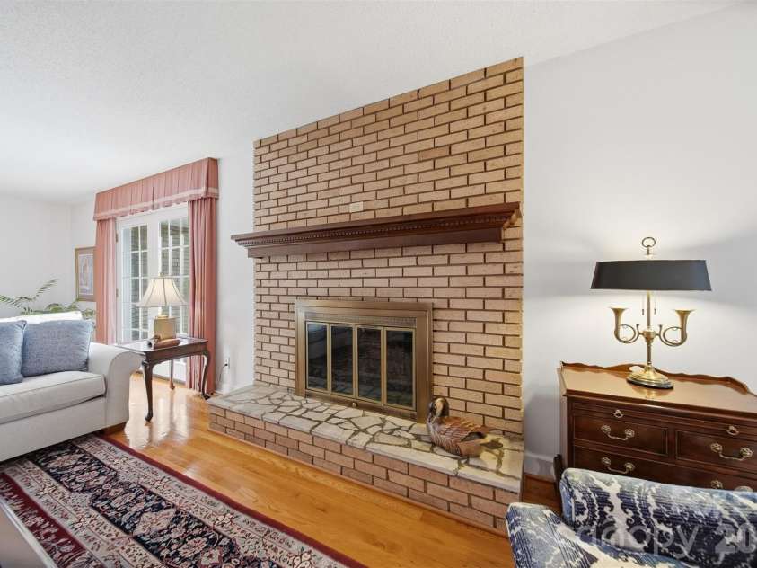5523 Pine Lake Court, Hickory, NC 28601.  MLS# CAR4360684, YatesRealty ID 14090. 