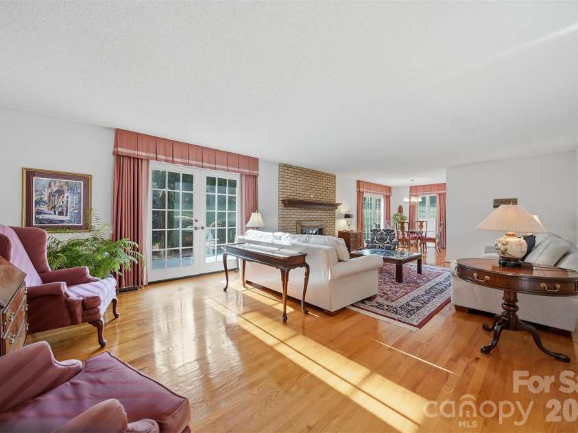 5523 Pine Lake Court, Hickory, NC 28601.  MLS# CAR4360684, YatesRealty ID 14090. 