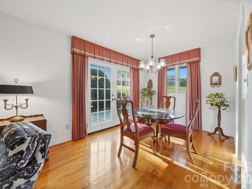 5523 Pine Lake Court, Hickory, NC 28601.  MLS# CAR4360684, YatesRealty ID 14090. 