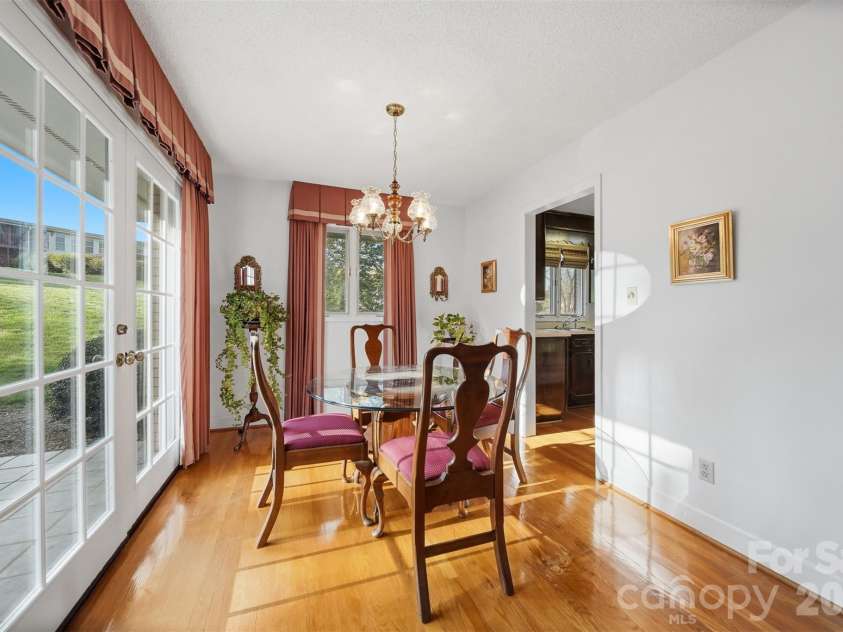5523 Pine Lake Court, Hickory, NC 28601.  MLS# CAR4360684, YatesRealty ID 14090. 