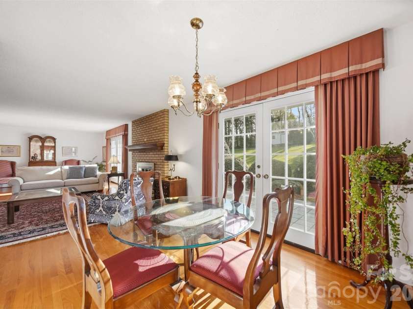 5523 Pine Lake Court, Hickory, NC 28601.  MLS# CAR4360684, YatesRealty ID 14090. 