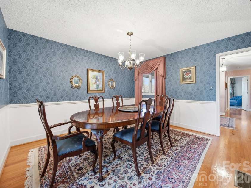 5523 Pine Lake Court, Hickory, NC 28601.  MLS# CAR4360684, YatesRealty ID 14090. 