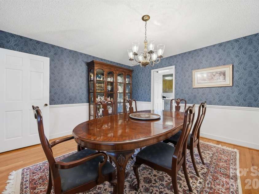 5523 Pine Lake Court, Hickory, NC 28601.  MLS# CAR4360684, YatesRealty ID 14090. 