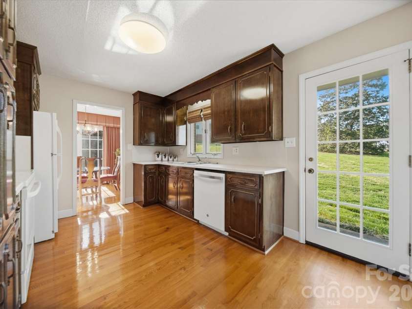5523 Pine Lake Court, Hickory, NC 28601.  MLS# CAR4360684, YatesRealty ID 14090. 