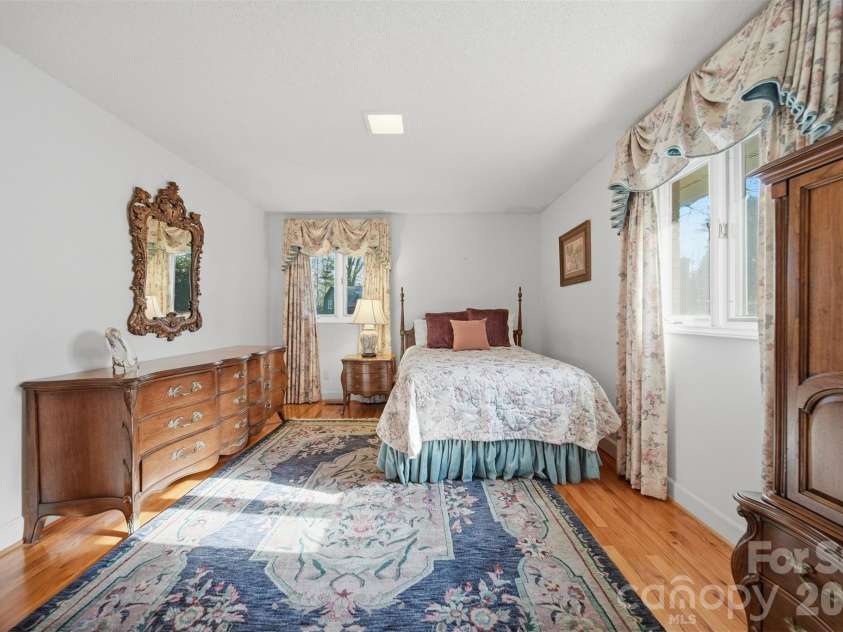 5523 Pine Lake Court, Hickory, NC 28601.  MLS# CAR4360684, YatesRealty ID 14090. 