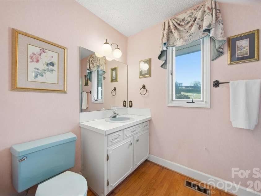 5523 Pine Lake Court, Hickory, NC 28601.  MLS# CAR4360684, YatesRealty ID 14090. 