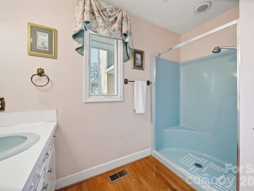 5523 Pine Lake Court, Hickory, NC 28601.  MLS# CAR4360684, YatesRealty ID 14090. 