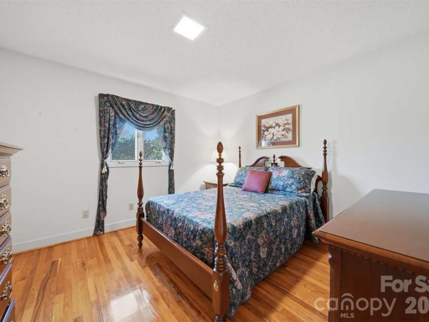 5523 Pine Lake Court, Hickory, NC 28601.  MLS# CAR4360684, YatesRealty ID 14090. 