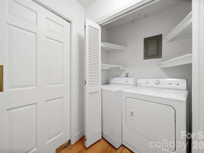 5523 Pine Lake Court, Hickory, NC 28601.  MLS# CAR4360684, YatesRealty ID 14090. 