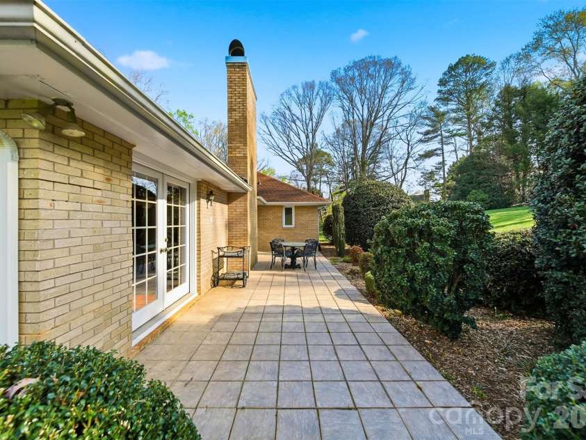 5523 Pine Lake Court, Hickory, NC 28601.  MLS# CAR4360684, YatesRealty ID 14090. 