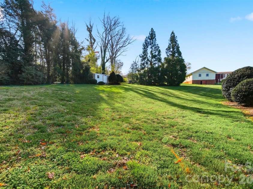 5523 Pine Lake Court, Hickory, NC 28601.  MLS# CAR4360684, YatesRealty ID 14090. 