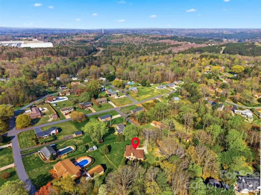 5523 Pine Lake Court, Hickory, NC 28601.  MLS# CAR4360684, YatesRealty ID 14090. 