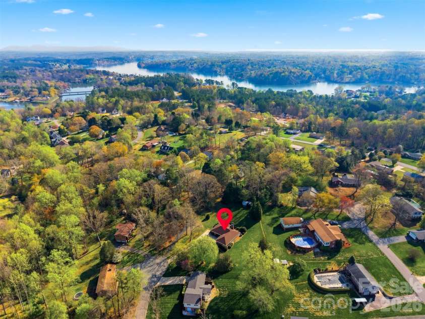 5523 Pine Lake Court, Hickory, NC 28601.  MLS# CAR4360684, YatesRealty ID 14090. 