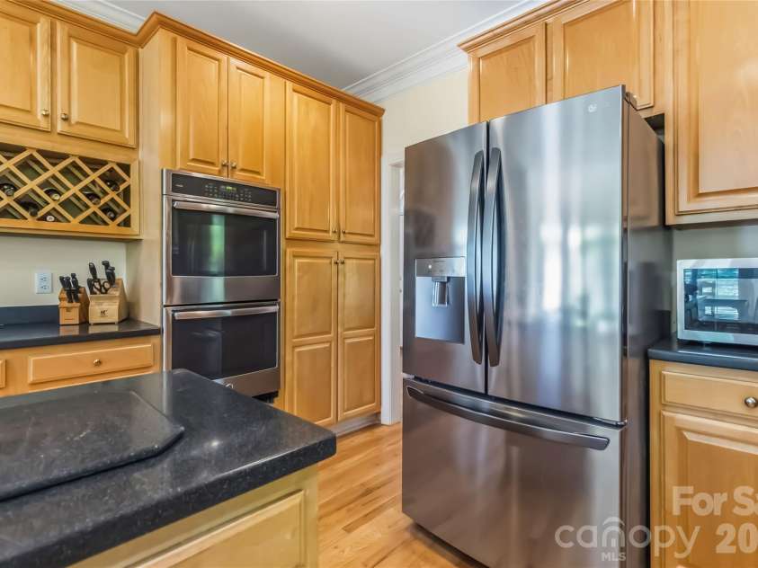 6208 Highview Road, Matthews, NC 28104.  MLS# CAR4363062, YatesRealty ID 14093. 