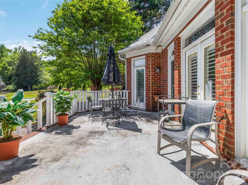 6208 Highview Road, Matthews, NC 28104.  MLS# CAR4363062, YatesRealty ID 14093. 