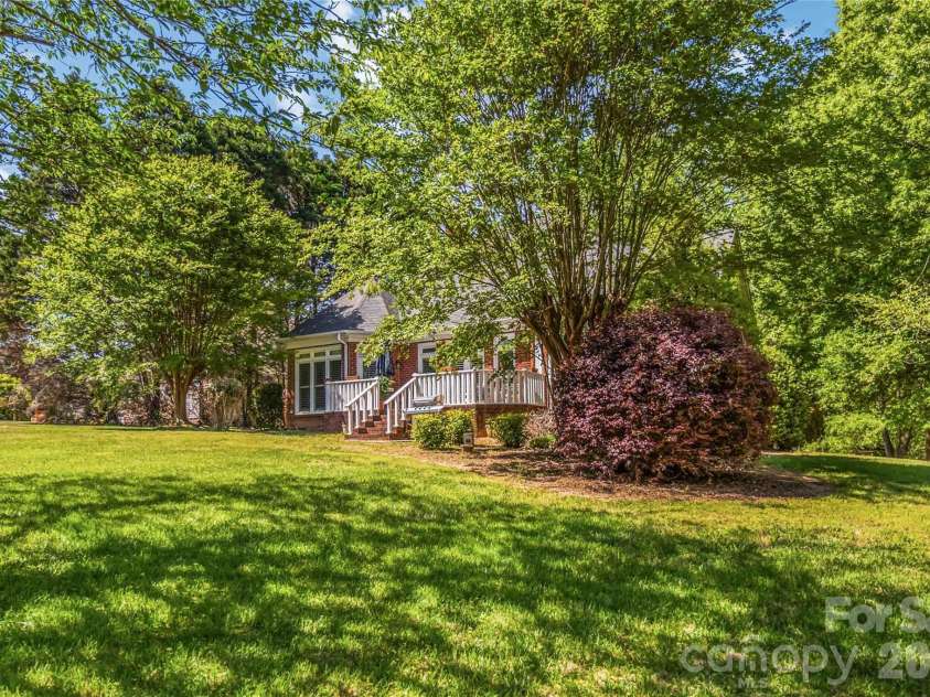 6208 Highview Road, Matthews, NC 28104.  MLS# CAR4363062, YatesRealty ID 14093. 