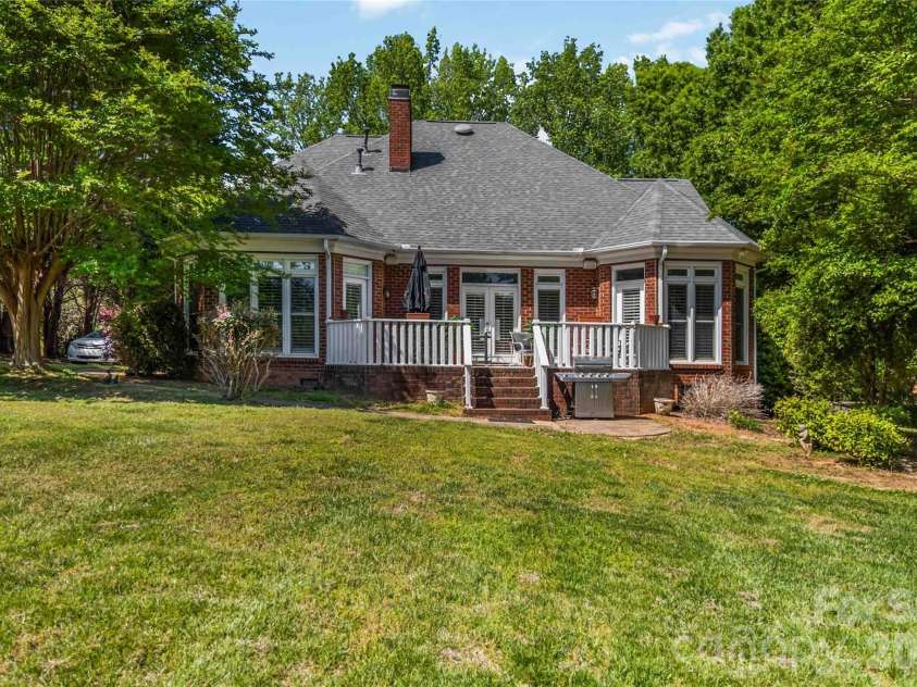 6208 Highview Road, Matthews, NC 28104.  MLS# CAR4363062, YatesRealty ID 14093. 