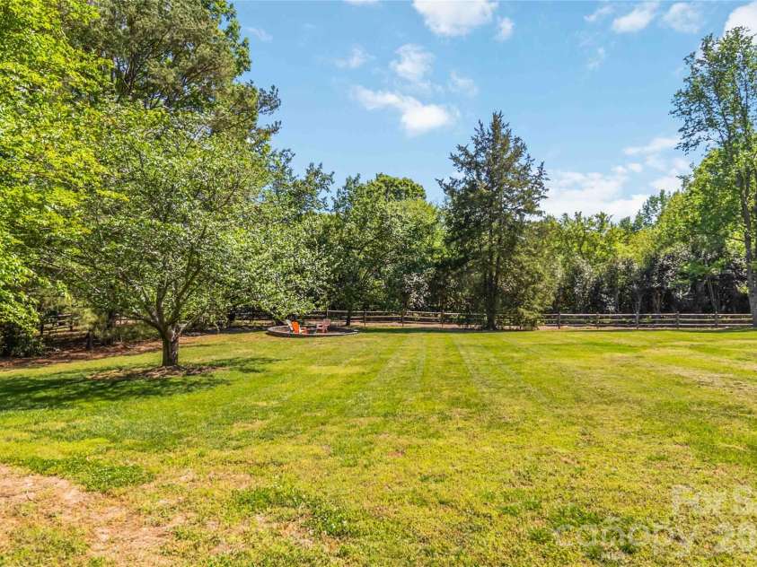 6208 Highview Road, Matthews, NC 28104.  MLS# CAR4363062, YatesRealty ID 14093. 