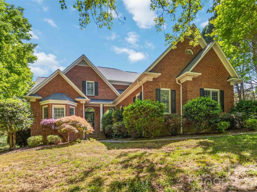 6208 Highview Road, Matthews, NC 28104.  MLS# CAR4363062, YatesRealty ID 14093. Beautiful brick home!