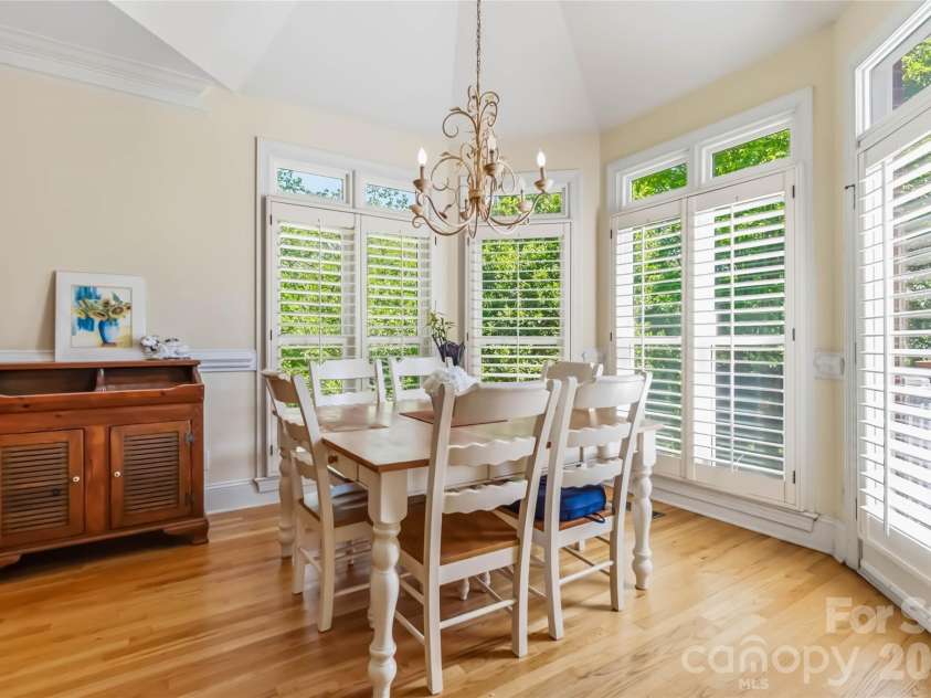 6208 Highview Road, Matthews, NC 28104.  MLS# CAR4363062, YatesRealty ID 14093. Breakfast area with tall tray ceiling