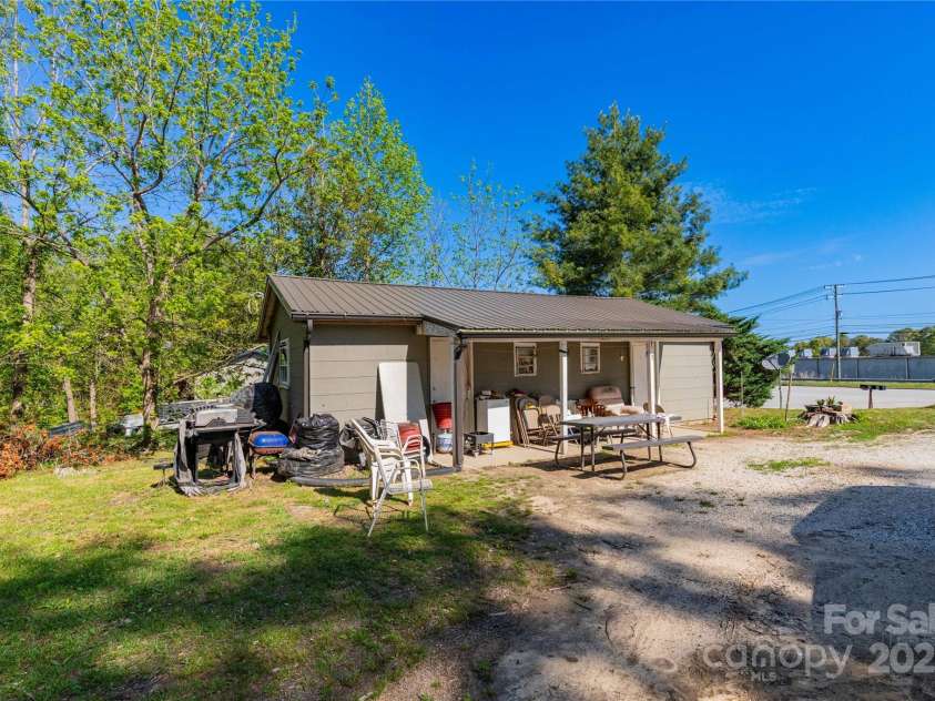 28 Bass Lane, Hendersonville, NC 28719.  MLS# CAR4251021, YatesRealty ID 14094. 