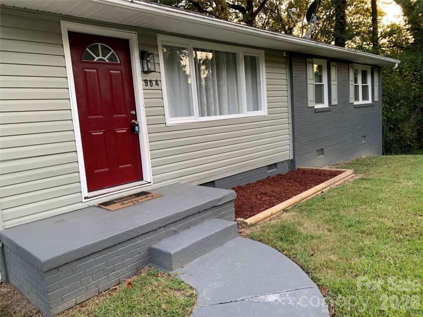 904 Stephens Street, Greensboro, NC 27406.  MLS# CAR4371055, YatesRealty ID 14094. 