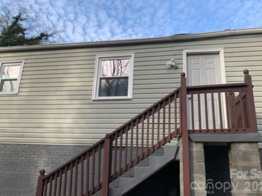 904 Stephens Street, Greensboro, NC 27406.  MLS# CAR4371055, YatesRealty ID 14094. 