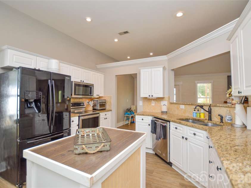 3602 Arthur Street, Indian Trail, NC 28079.  MLS# CAR4370198, YatesRealty ID 14095. Spacious Kitchen w/Island