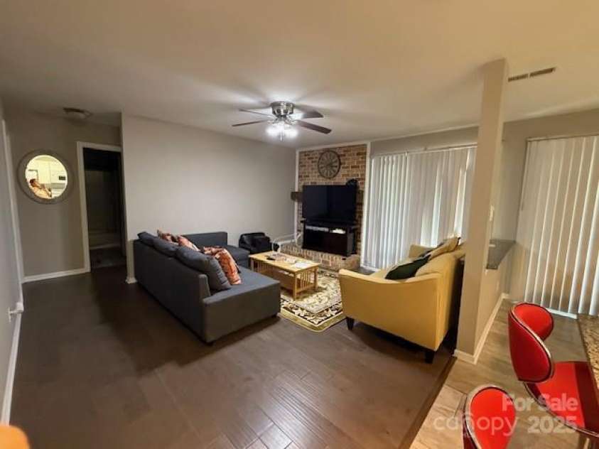 11106 Harrowfield Road, Charlotte, NC 28226.  MLS# CAR4250911, YatesRealty ID 14097. Living Room