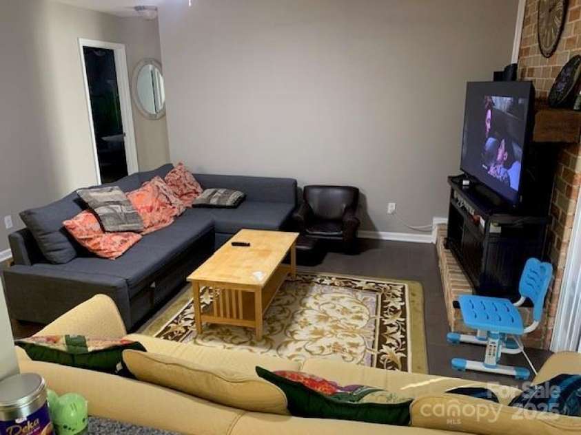 11106 Harrowfield Road, Charlotte, NC 28226.  MLS# CAR4250911, YatesRealty ID 14097. Living Room