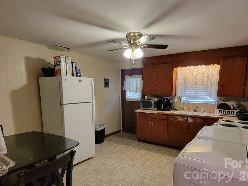 475 13th Avenue, Hickory, NC 28601.  MLS# CAR4366691, YatesRealty ID 14097. 