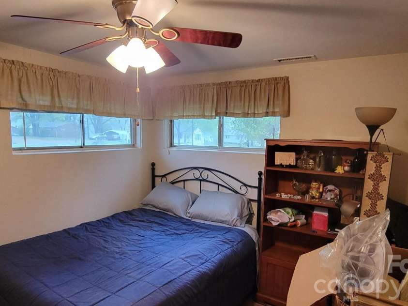 475 13th Avenue, Hickory, NC 28601.  MLS# CAR4366691, YatesRealty ID 14097. Ceiling Fans in Bdrms