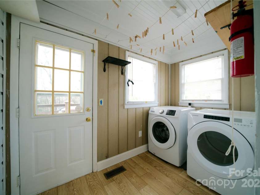 3039 Center Street, Hickory, NC 28601.  MLS# CAR4224312, YatesRealty ID 14098. Laundry