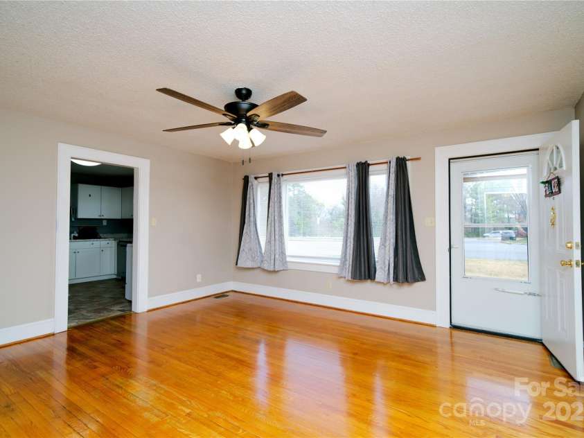3039 Center Street, Hickory, NC 28601.  MLS# CAR4224312, YatesRealty ID 14098. Living Room