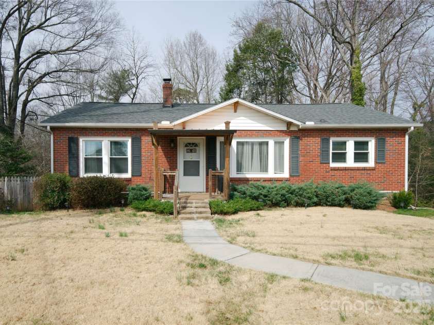 3039 Center Street, Hickory, NC 28601.  MLS# CAR4224312, YatesRealty ID 14098. Street Front View