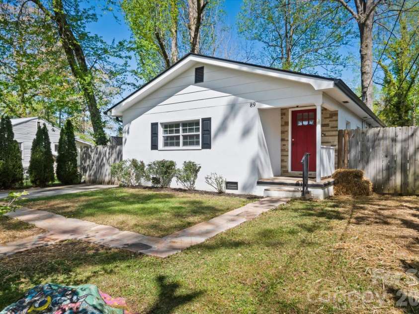 89 Carolina Avenue, Brevard, NC 28712.  MLS# CAR4366083, YatesRealty ID 14098. 