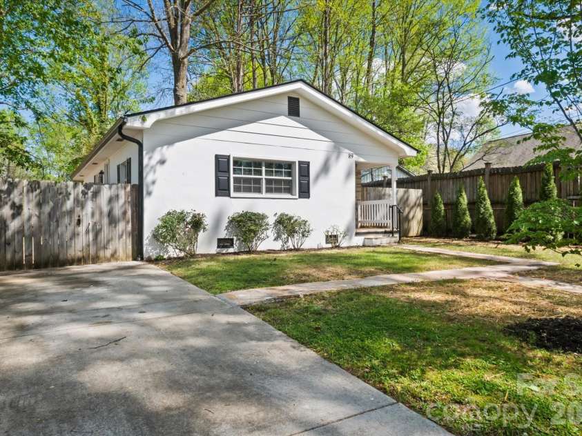 89 Carolina Avenue, Brevard, NC 28712.  MLS# CAR4366083, YatesRealty ID 14098. 