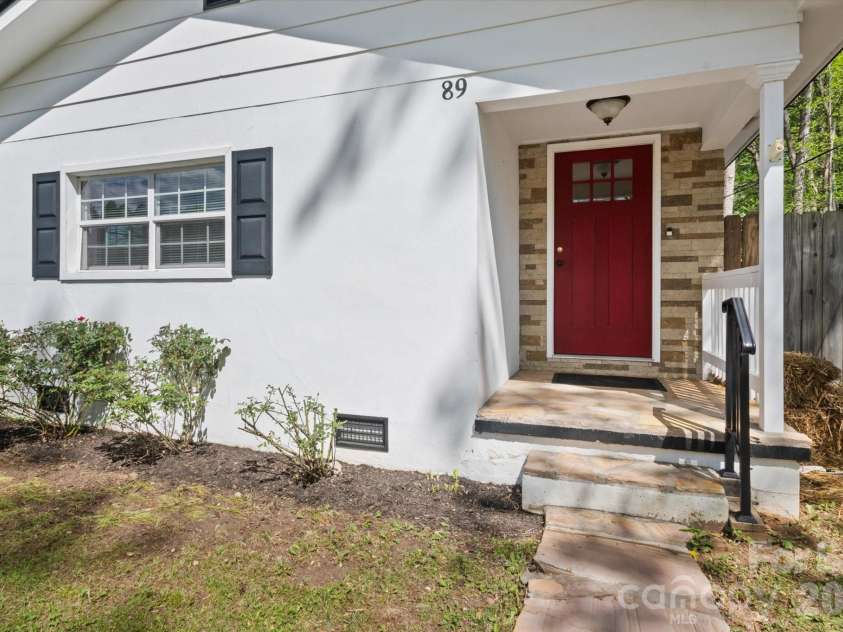 89 Carolina Avenue, Brevard, NC 28712.  MLS# CAR4366083, YatesRealty ID 14098. 