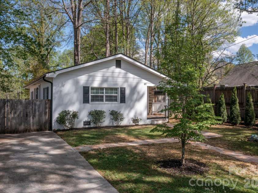 89 Carolina Avenue, Brevard, NC 28712.  MLS# CAR4366083, YatesRealty ID 14098. 