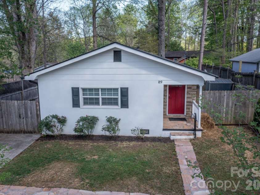 89 Carolina Avenue, Brevard, NC 28712.  MLS# CAR4366083, YatesRealty ID 14098. 