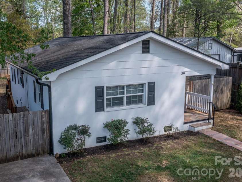 89 Carolina Avenue, Brevard, NC 28712.  MLS# CAR4366083, YatesRealty ID 14098. 