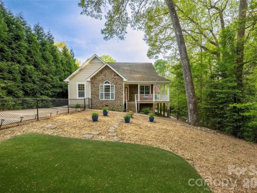 1325 Lytton Lane, Catawba, NC 28609.  MLS# CAR4370992, YatesRealty ID 14099. 