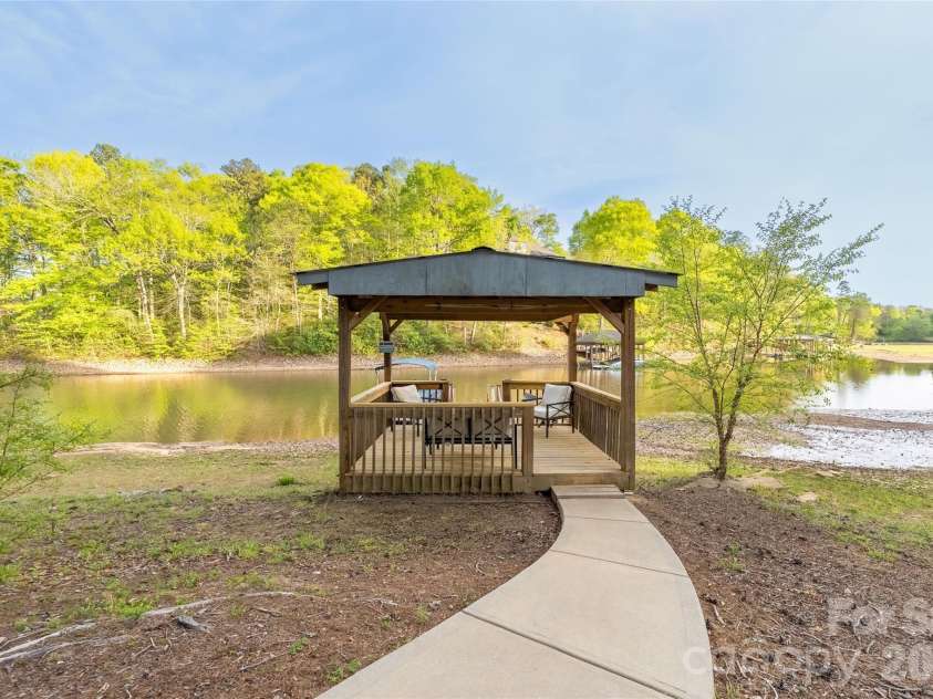1325 Lytton Lane, Catawba, NC 28609.  MLS# CAR4370992, YatesRealty ID 14099. Covered deck