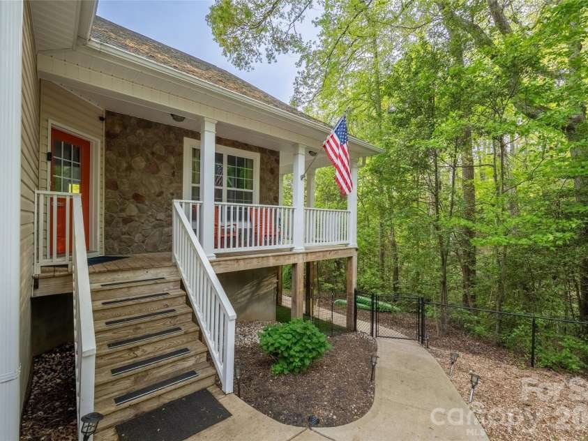1325 Lytton Lane, Catawba, NC 28609.  MLS# CAR4370992, YatesRealty ID 14099. Front entrance