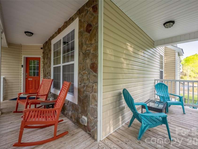 1325 Lytton Lane, Catawba, NC 28609.  MLS# CAR4370992, YatesRealty ID 14099. Front porch