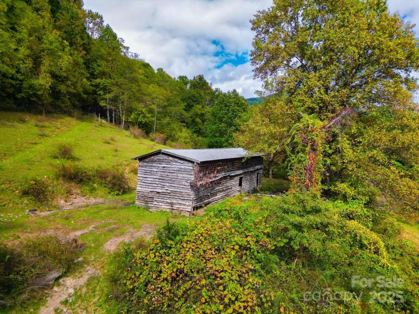 105 Home Place Road, Maggie Valley, NC 28751.  MLS# CAR4311277, YatesRealty ID 141. 